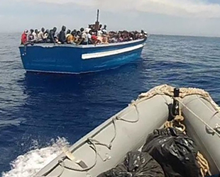 Lampedusa Adası açıklarında düzensiz göçmenleri taşıyan tekne alabora oldu