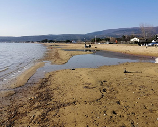 Erdek sahilinde deniz suyu 20 metre çekildi