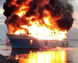 FAJAR BARU 8 isimli yolcu gemisinde yangın çıktı