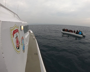Ayvalık’ta Türk karasularına itilen 44 göçmen kurtarıldı