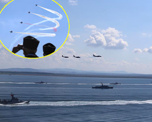 Türk Yıldızları’nın Şehitler Abidesi’ndeki gösterisi nefes kesti