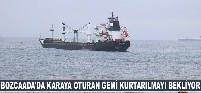 Bozcaada’da karaya oturan gemi kurtarılmayı bekliyor