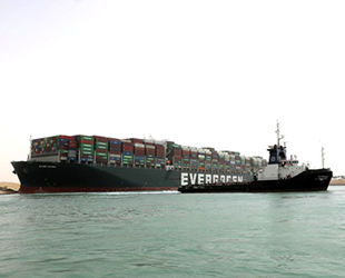 Süveyş Kanalı'ndaki deniz trafiği yeniden durduruldu