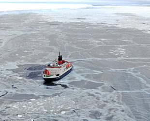 Polarstern gemisi, Antarktika'da oluşan çatlakta tarihi bir araştırma yaptı