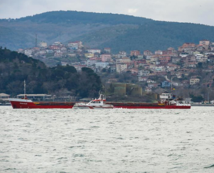 İstanbul Boğazı’nda arızalanan gemi, Ahırkapı’ya çekildi