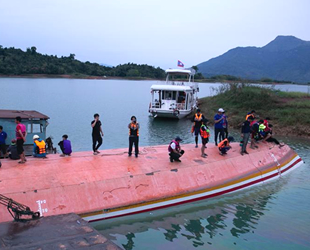 Nam Ngum Gölü'nde yat battı: 8 ölü