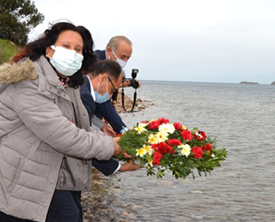 Didim’de mübadiller anısına denize çiçek bırakıldı