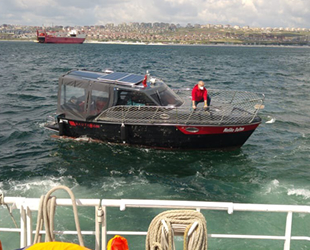 Ambarlı açıklarında sürüklenen tekne kurtarıldı