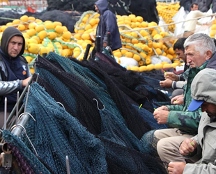 Av sezonu bitti, balıkçılar gelecek sezon için ağları bakıma aldılar