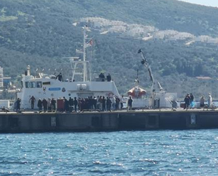 Dikili açıklarında 43 düzensiz göçmen yakalandı