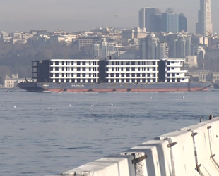 Christos LXI isimli römorkör, İstanbul Boğazı'ndan geçti