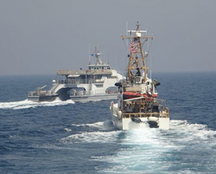 İran, Basra Körfezi'nde ABD Sahil Güvenlik gemilerinin önünü kesti