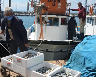 Balık ihtiyacı küçük teknelerden karşılanıyor