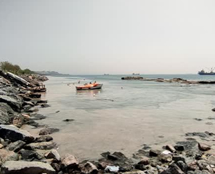 Kartal ve Pendik'te deniz yüzeyinde kirlilik oluştu