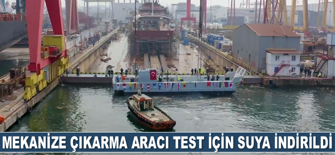 TCG ANADOLU’nun Mekanize Çıkarma Aracı test için suya indirildi