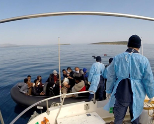 Ayvalık’ta 63 düzensiz göçmen kurtarıldı