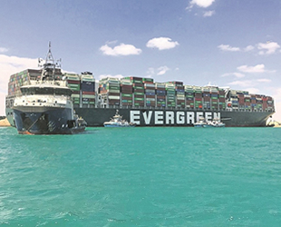 Süveyş Kanalı’nı kapatan geminin sahibi, tazminatı yükün sahipleriyle paylaşmak istiyor