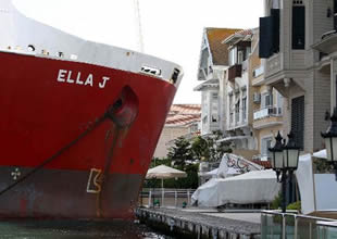 Ella-J gemisi Büyükdere açıklarına çekildi