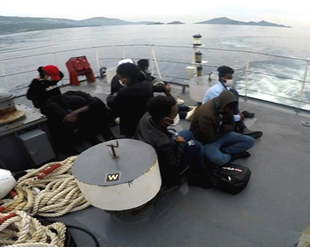 İzmir açıklarında 8 düzensiz göçmen kurtarıldı