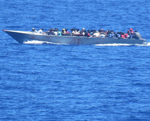 TCG GAZİANTEP, Libya açıklarında 54 göçmeni kurtardı