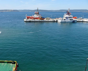 Çanakkale Boğazı’ndaki deniz salyaları şiddetli poyrazla dağıldı