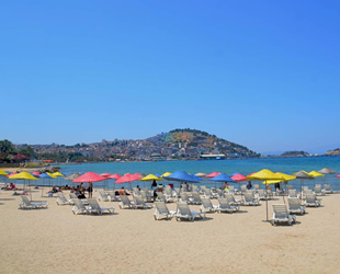 Kuşadası, ‘Mavi Bayraklı’ plajları ile misafirlerini bekliyor