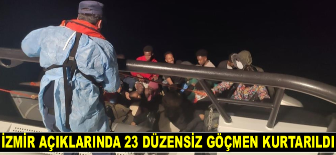 İzmir açıklarında lastik bottaki 23 göçmen kurtarıldı