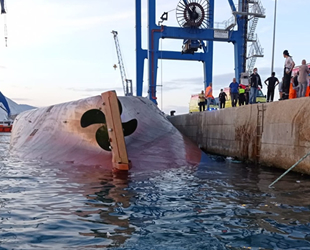 Nazmiye Ana isimli gemi, Castellon Limanı'nda alabora oldu