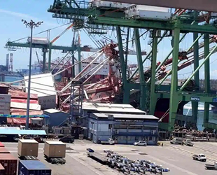 OOCL Durban isimli konteyner gemisi, Kaohsiung Limanı’ndaki vinçlere çarptı