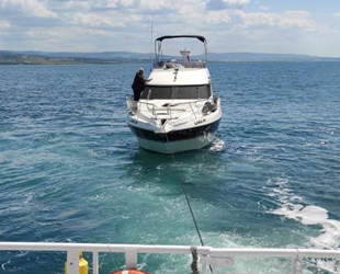'Lara 19' isimli tekne, Çanakkale Boğazı'nda arızalandı