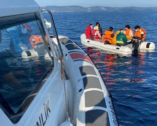 Ayvalık’ta 12 düzensiz göçmen kurtarıldı