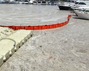 Çanakkale’de denizden 17 ton müsilaj toplandı