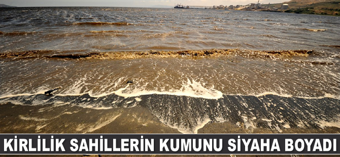 Balıkesir’de kirlilik sahillerin kumunu siyaha boyadı