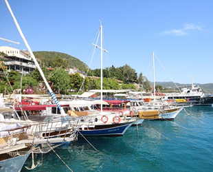 Antalyalı tekne sahiplerine 'mavi bayrak’ları verildi