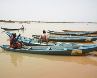 Yedi Başak, Nijer’de 10 adet balıkçı teknesi dağıttı