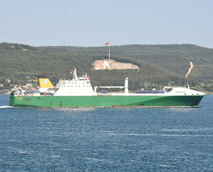 Askeri malzeme taşıyan İngiliz gemisi, Çanakkale Boğazı'ndan geçti