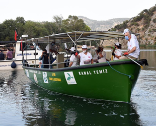 Kanal Temiz teknesi, Dalyan'da temizliğe başladı