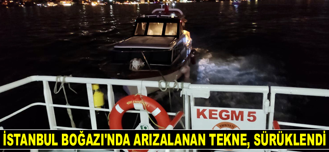 İstanbul Boğazı’nda arızalanan tekne, sürüklendi