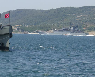 Rus savaş gemileri, peş peşe Çanakkale Boğazı’ndan geçti
