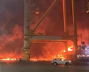 Cebel Ali Limanı’nda patlayan gemi, temizlik ürünleri taşıyordu