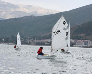 Yelkenciler, Van Gölü’nde Türkiye Şampiyonası'na hazırlanıyor