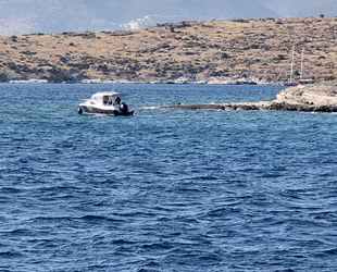 Bodrum’da kayalıklara oturan tekne kurtarıldı