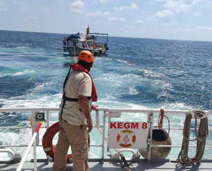 Riva açıklarında sürüklenen tekne kurtarıldı