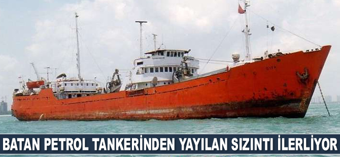 Aden Limanı açıklarında batan petrol tankerinden yayılan sızıntı ilerliyor