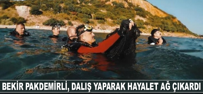 Bekir Pakdemirli, dalış yaparak denizden hayalet ağ çıkardı