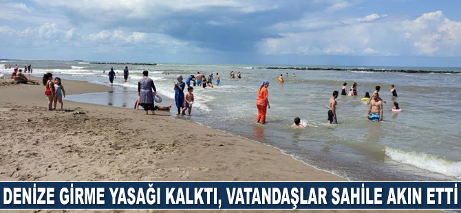 Karasu'da denize girme yasağı kalktı, vatandaşlar sahile akın etti