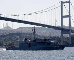 Mayın arama gemileri, peş peşe İstanbul Boğazı’ndan geçti