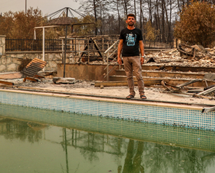 Manavgat'ta 6 kişilik aile, yangından havuza girerek kurtuldu