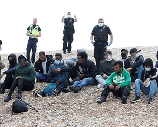 Manş Denizi'nde göçmen geçiş rekoru kırıldı
