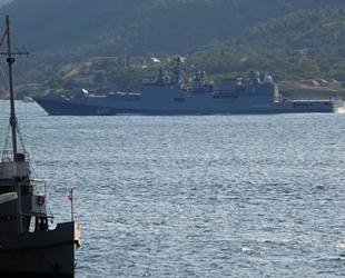 Romanya ve Rus savaş gemileri, peş peşe Çanakkale Boğazı’ndan geçti